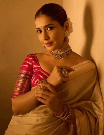 पारंपरिक साड़ी में राशि खन्ना का ग्लैमर अंदाज, सोशल मीडिया पर पोस्ट की तस्वीरें