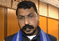 सावरकर को भारत रत्न की मांग पर गरमाई सियासत, विपक्षी नेताओं ने दिए जवाब