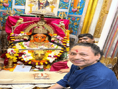 मां अंबा के चरणों में समर्पित दिखे सिंगर कैलाश खेर, शेयर की भक्ति से सराबोर फोटोज