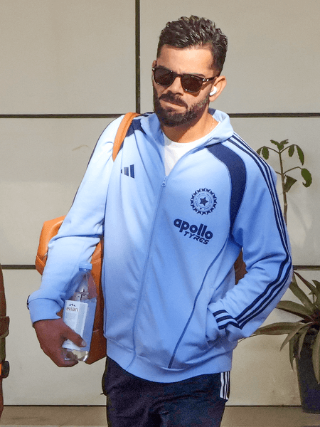 कोहली ने आईपीएल में 'चार्टर्ड फ्लाइट' की मांग वाली रिपोर्ट पर दिया रिएक्शन