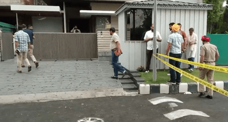 पिंकी धालीवाल के घर पर बदमाशों ने की कई राउंड फायरिंग, जांच में जुटी पुलिस