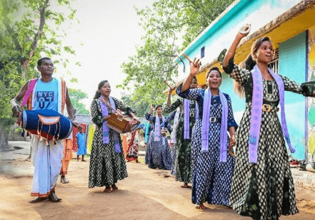 पीएम मोदी ने 'राधाकृष्ण संकीर्तन मंडली' को बताया खास, बोले- भक्ति के साथ ये देते हैं पर्यावरण बचाने का मंत्र