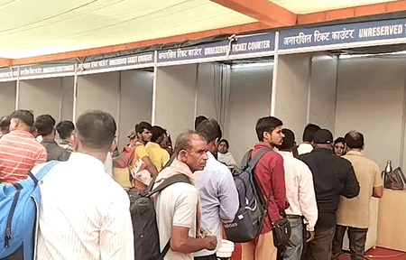 दिल्ली : छठ पूजा के लिए रेलवे ने चलाईं स्पेशल ट्रेनें, यात्रियों ने की सराहना