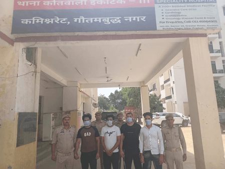 ग्रेटर नोएडा : दीपक हत्याकांड के फरार आरोपियों से पुलिस की मुठभेड़, दो बदमाश गोली लगने से घायल