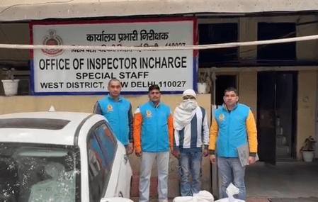 नई दिल्ली: स्पेशल स्टाफ टीम ने शराब तस्कर को पकड़ा, 1550 क्वार्टर जब्त