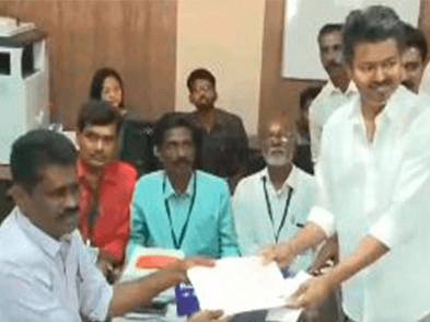 तमिलनाडु चुनाव : तिरुचि ईस्ट से विजय ने भरा नामांकन, समर्थकों की भारी भीड़ दिखी