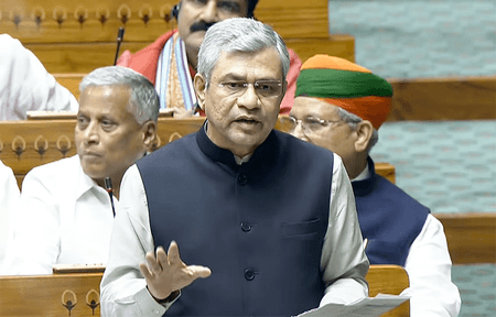 'सरके चुनरिया' विवाद पर अश्विनी वैष्णव बोले- गाने पर लगा बैन, अभिव्यक्ति की आजादी की भी सीमा