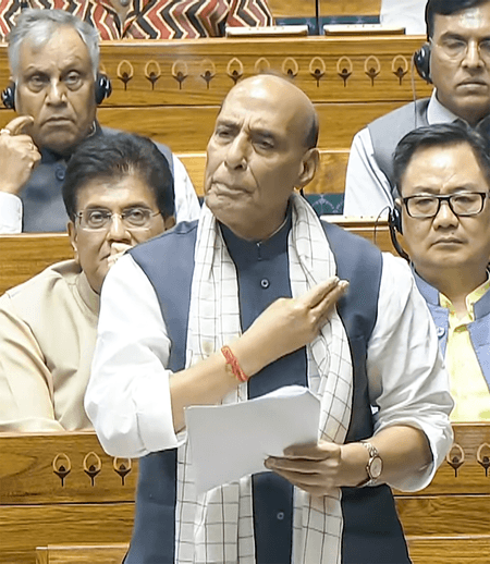 राजनाथ सिंह ने विपक्ष के आरोपों पर दिया जवाब, 'भारत ने किसी के दबाव में नहीं रोका ऑपरेशन सिंदूर'