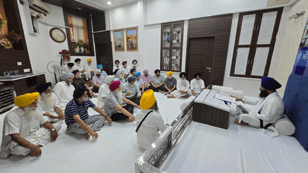 चीफ खालसा दीवान के 20 सदस्यों ने अकाल तख्त साहिब में रखा पक्ष