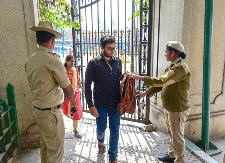 नए साल के जश्न के लिए बेंगलुरु पुलिस ने जारी की ट्रैफिक गाइडलाइंस, लोगों से सहयोग की अपील