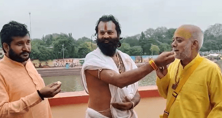 भगवा आतंकवाद का प्रतीक नहीं हो सकता : सुरेश्वरानंद महाराज