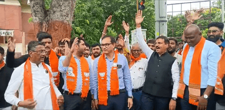 'राहुल गांधी को गुजरात में घुसने नहीं देंगे', पीएम मोदी के खिलाफ टिप्पणी को लेकर भड़के भाजपा सांसद दिनेश मकवाना