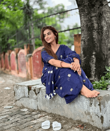 नीले रंग की साड़ी में अक्षरा सिंह को देख फैंस बोले, 'क्लासिक ब्यूटी तो इसे कहते हैं'