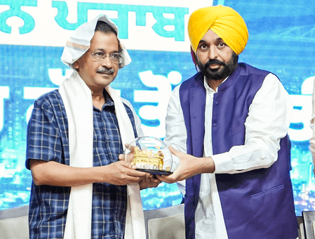 पंजाब: मुख्यमंत्री भगवंत मान और केजरीवाल ने 3,100 स्टेडियमों के निर्माण की योजना का शुभारंभ किया