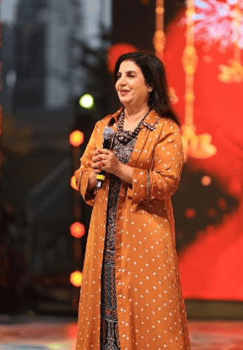 टोरंटो में फराह खान ने धूमधाम से मनाई दिवाली, लॉन्च किए शानदार फायरवर्क्स