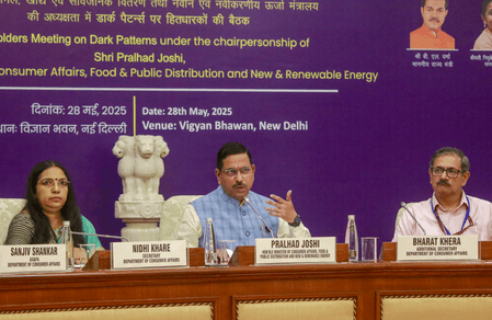 ई-कॉमर्स कंपनियां डार्क पैटर्न की पहचान करें, फिर हटाने के लिए करें सेल्फ-ऑडिट : केंद्रीय मंत्री प्रल्हाद जोशी