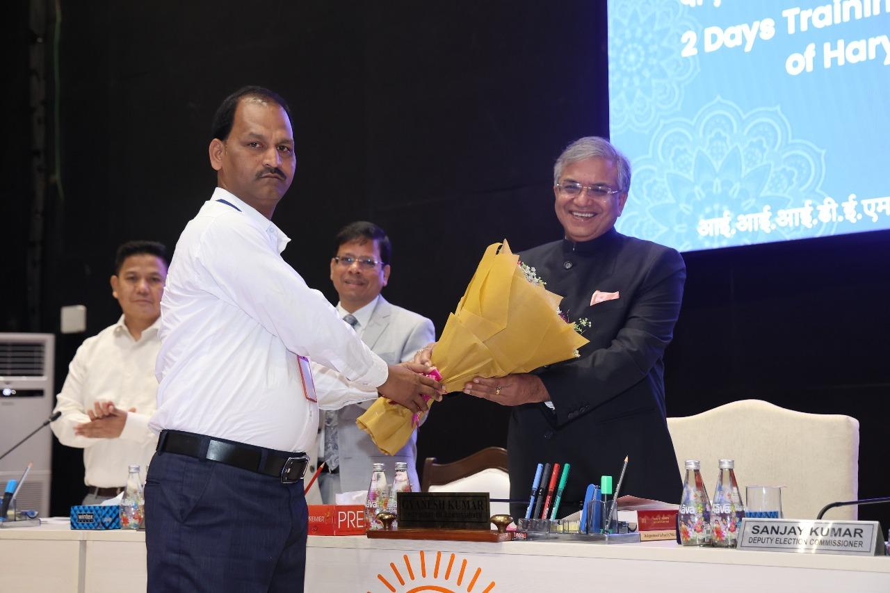 चुनाव आयोग ने बिहार, हरियाणा और दिल्ली के 371 चुनाव अधिकारियों की ट्रेनिंग की शुरू