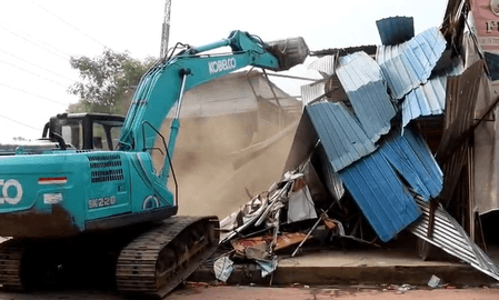 चंडीगढ़ : फर्नीचर मार्केट पर चला बुलडोजर, 100 से ज्यादा दुकानें तोड़ी गई