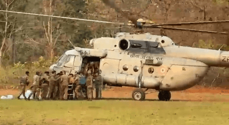 पश्चिम सिंहभूम में पुलिस-नक्सली मुठभेड़, पांच जवान घायल, एयरलिफ्ट कर भेजा गया रांची