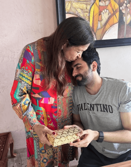 फिल्म देखने के बाद खुलकर हंसीं आयुष्मान खुराना की मां, अभिनेता ने शेयर किया इमोशनल पोस्ट