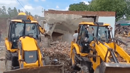 यूपी : धर्मांतरण केस में छांगुर के भतीजे के ठिकानों पर चला बुलडोजर