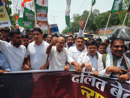 मुजफ्फरपुर में बच्ची की हत्या पर भड़का आक्रोश, पटना में कांग्रेस का 'हल्ला बोल मार्च'