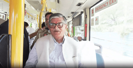 पंजाब के राज्यपाल ने छोड़ी गाड़ी, ई-बस से किया सफर, बोले- नहीं रुकनी चाहिए देश की गति