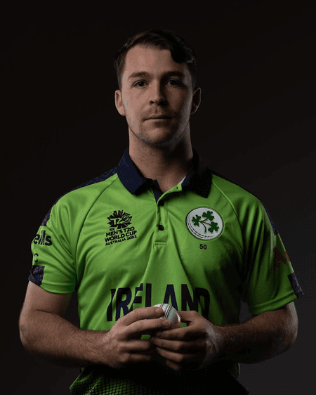 एसेक्स ने आयरलैंड के ऑलराउंडर कर्टिस कैंफर के साथ करार किया