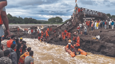 पुणे पुल हादसा: प्रशासन ने महाराष्ट्र सरकार को सौंपी प्रारंभिक रिपोर्ट