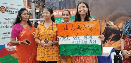 पीएम मोदी के स्वागत को अहमदाबाद तैयार, 'सिंदूर' की डिबिया लेकर सभा स्थल पर पहुंची महिलाएं