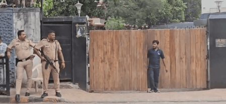 सलमान खान के घर की सुरक्षा बढ़ाई गई, रखी जा रही कड़ी निगरानी