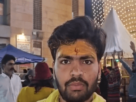 वाराणसी में बम-बम की गूंज, चाक-चौबंद सुरक्षा के बीच भक्त कर रहे अपने आराध्य के दर्शन