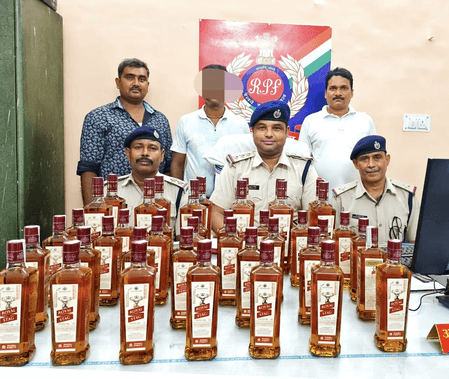 त्योहारी निगरानी: ‘ऑपरेशन सतर्क’ में शराब तस्करी पर आरपीएफ का शिकंजा