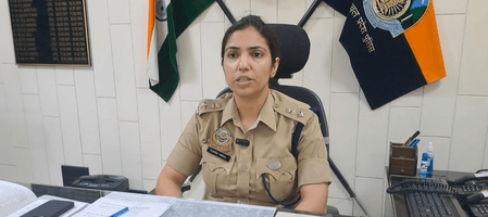 हिमाचल : कार में सनरूफ खोलकर शराब पीते पर्यटकों का वीडियो वायरल, पुलिस सख्त