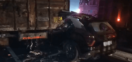 पटना में कोहरे के चलते तीन वाहनों की टक्कर, दो लोगों की मौत और चार घायल