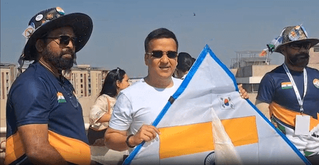 गुजरात: मकर संक्रांति पर पतंग उत्सव को लेकर लोगों में दिखा उत्साह, उपमुख्यमंत्री समेत भाजपा नेताओं ने लिया हिस्सा