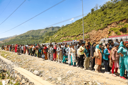 अमरनाथ यात्रा : दो लाख से अधिक श्रद्धालुओं ने किए बाबा बर्फानी के दर्शन, 6143 यात्रियों का नया जत्था कश्मीर रवाना