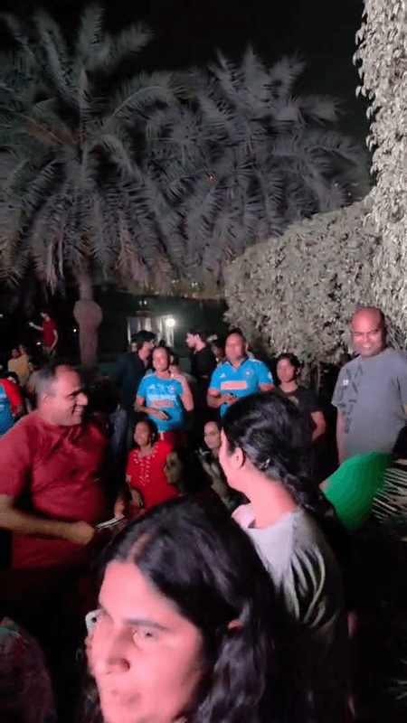 भारत की जीत के जश्न में डूबा नोएडा और ग्रेटर नोएडा, कई सोसायटी में प्रोजेक्टर लगाकर देखा गया फाइनल मैच