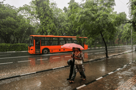 एनसीआर में पल-पल बदल रहा है मौसम का मिजाज, बारिश से वायु गुणवत्ता हुई उत्तम