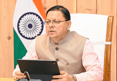 'कानून व्यवस्था से खिलवाड़ बर्दाश्त नहीं', सीएम धामी की अधिकारियों को कड़ी चेतावनी