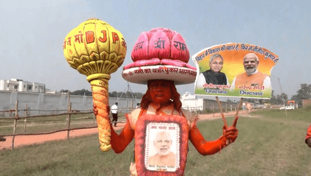 पीएम मोदी का जबरा फैन, भगवान हनुमान की वेशभूषा में 160 रैलियों में हुआ शामिल