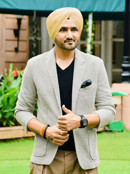 एक तरफ हमारे फौजी शहादत दे रहे, दूसरी ओर पाकिस्तान के साथ मैच खेलना सही नहीं : हरभजन सिंह