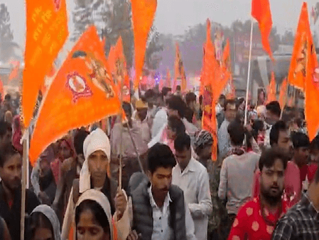 सनातन हिंदू पदयात्रा: पंडित धीरेंद्र कृष्ण शास्त्री के कार्यक्रम में पहुंचे हजारों लोग, कड़ी सुरक्षा व्यवस्था