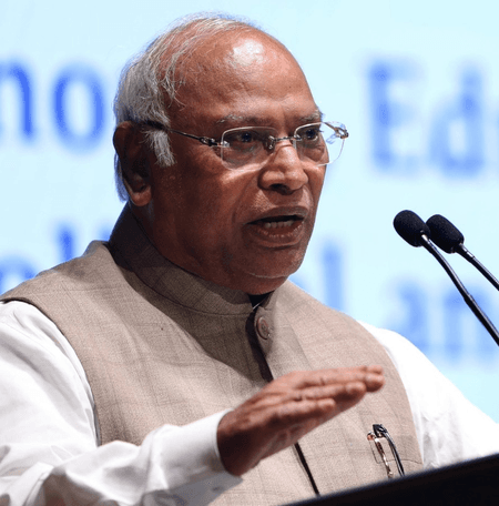 'सीआरपीएफ जवान की अदम्य वीरता और प्रतिबद्धता प्रेरित करती रहती है', स्थापना दिवस पर बोले खड़गे