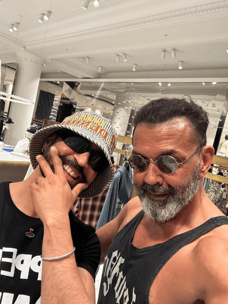 दिलजीत दोसांझ को देख खुशी से झूम उठे बॉबी देओल, बोले- 'पंजाबी मुंडा मिल गया ओए!'