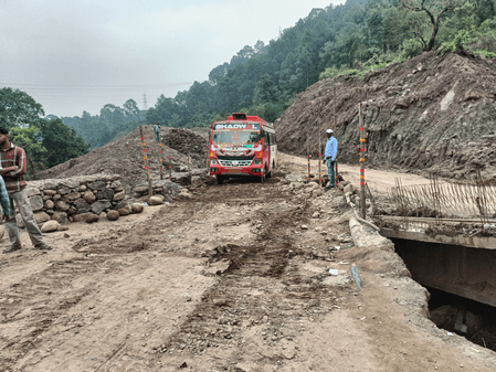 कठुआ में आपदा के बाद बीआरओ की त्वरित कार्रवाई: पेडू नाला मार्ग बहाल, वाहनों की आवाजाही शुरू