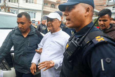 काठमांडू कोर्ट का बड़ा फैसला, ओली और लेखक 5 दिन की न्यायिक हिरासत में भेजे गए