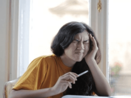 माइग्रेन की पीड़ा से हैं परेशान? योगासन है रामबाण समाधान, आयुष मंत्रालय ने दी सलाह