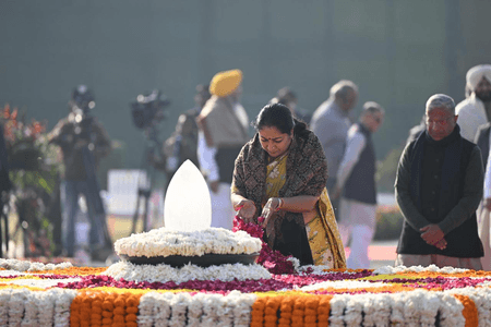 सुशासन दिवस : सीएम रेखा गुप्ता ने अटल जी को दी श्रद्धांजलि, उनकी दूरदर्शिता और दिल्ली मेट्रो विरासत को किया याद