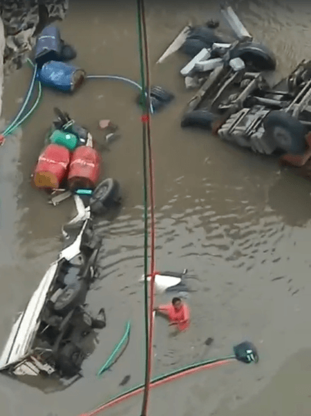 गुजरात : आणंद और पादरा को जोड़ने वाला पुल टूटा, तीन की मौत